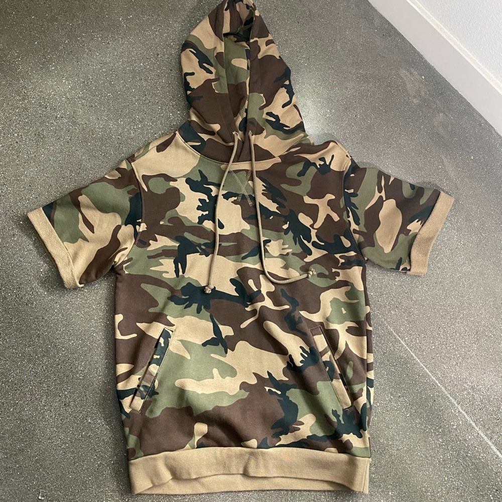 Men’s Zara Camo Short Sleeve Hoodie Size Small